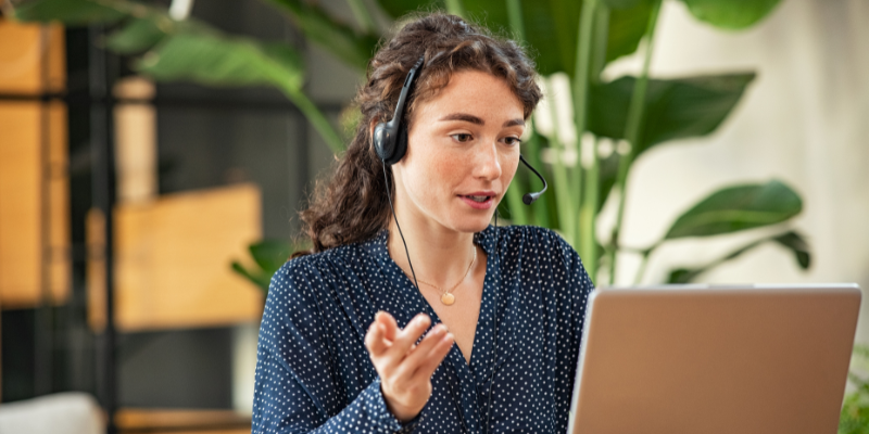 Cómo escalar la atención al cliente con llamadas de voz en WhatsApp: estrategias, casos reales y futuro con IA